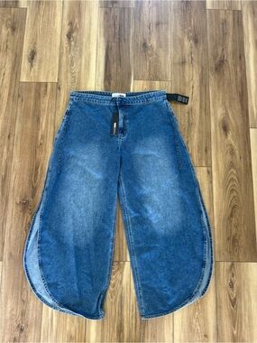 Fashion Nova women’s good side slit barrel leg jeans size 13 NWT